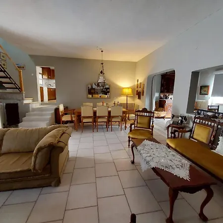 Alika Village Maisonette, בית נופש Marmatsouka